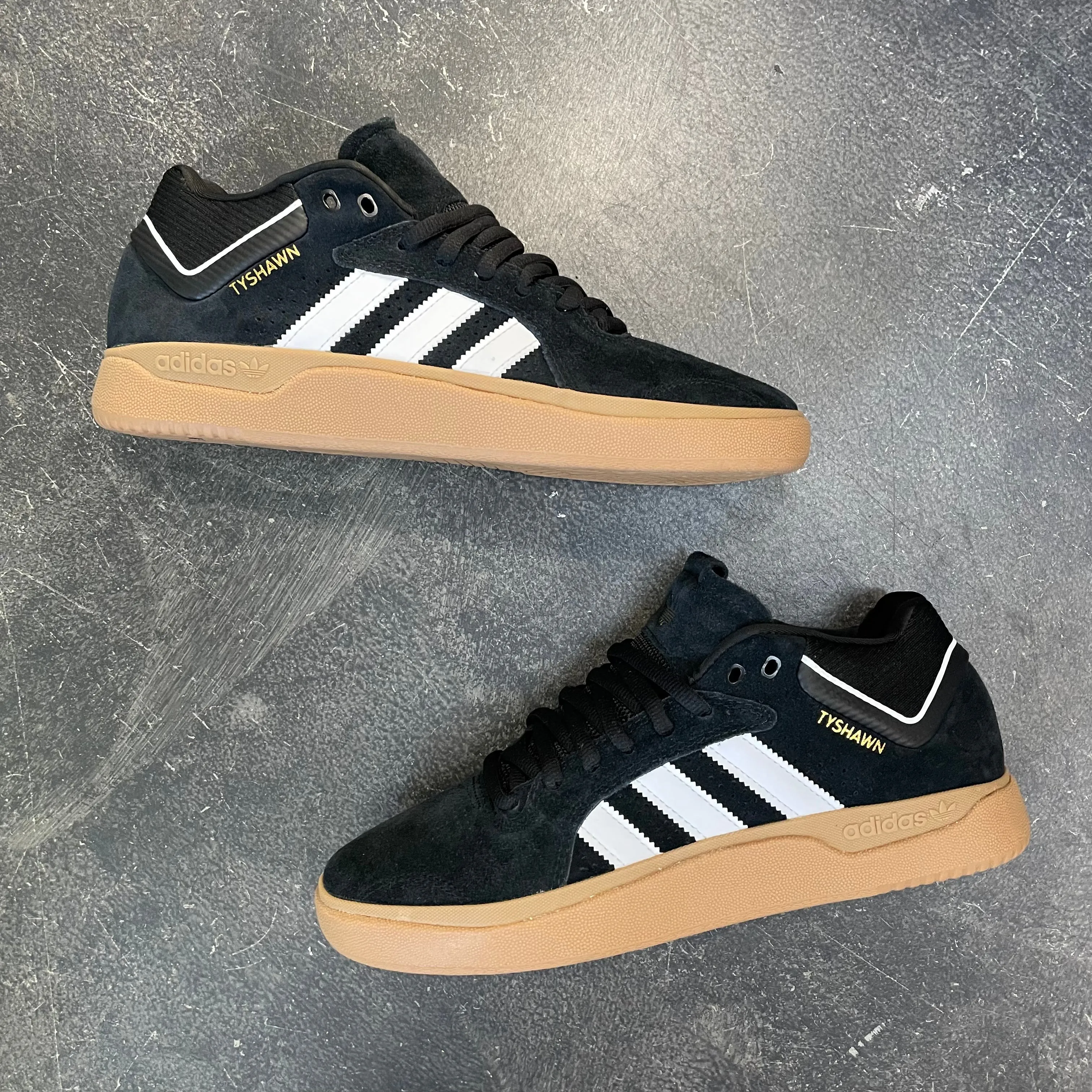 Adidas Tyshawn Black/Gum