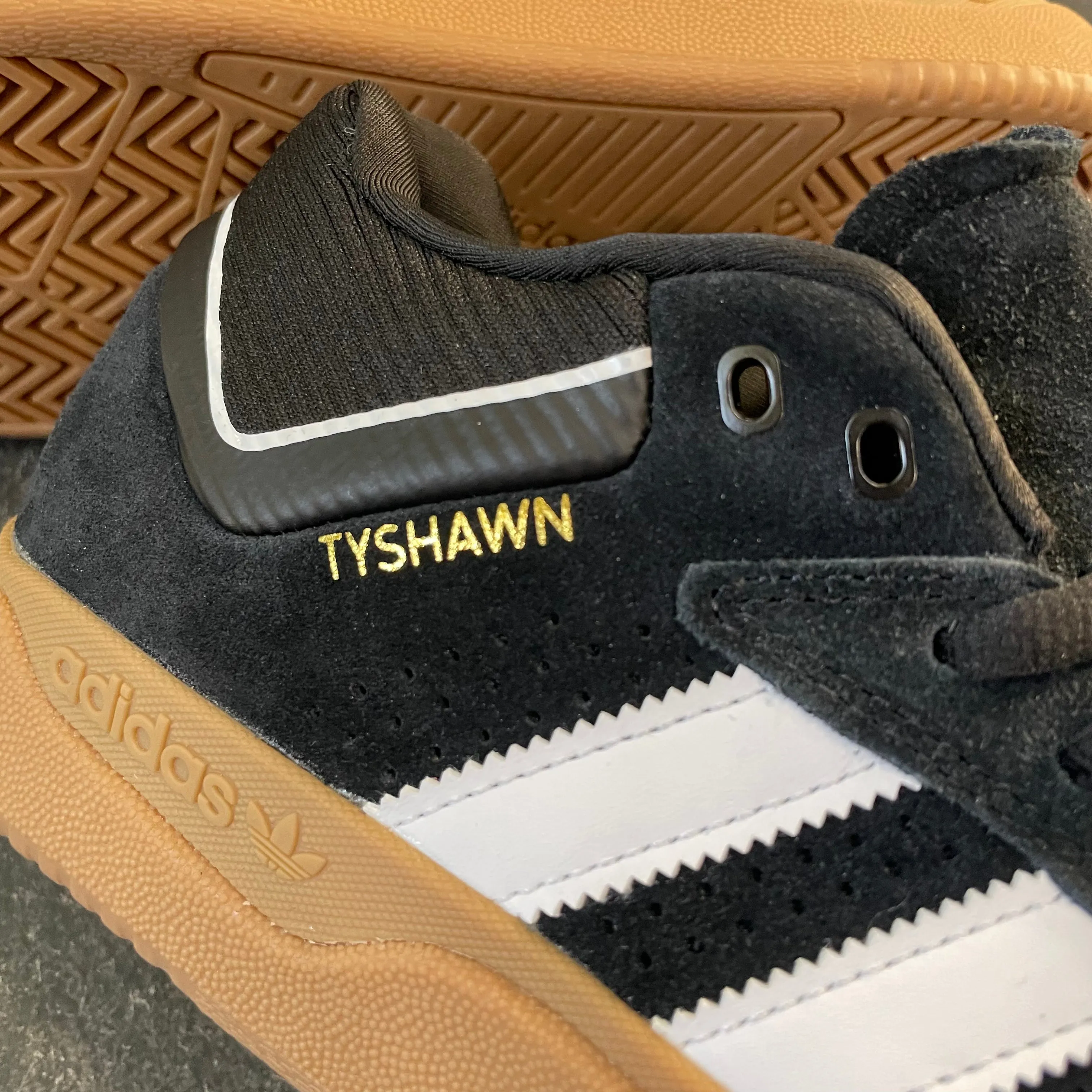 Adidas Tyshawn Black/Gum