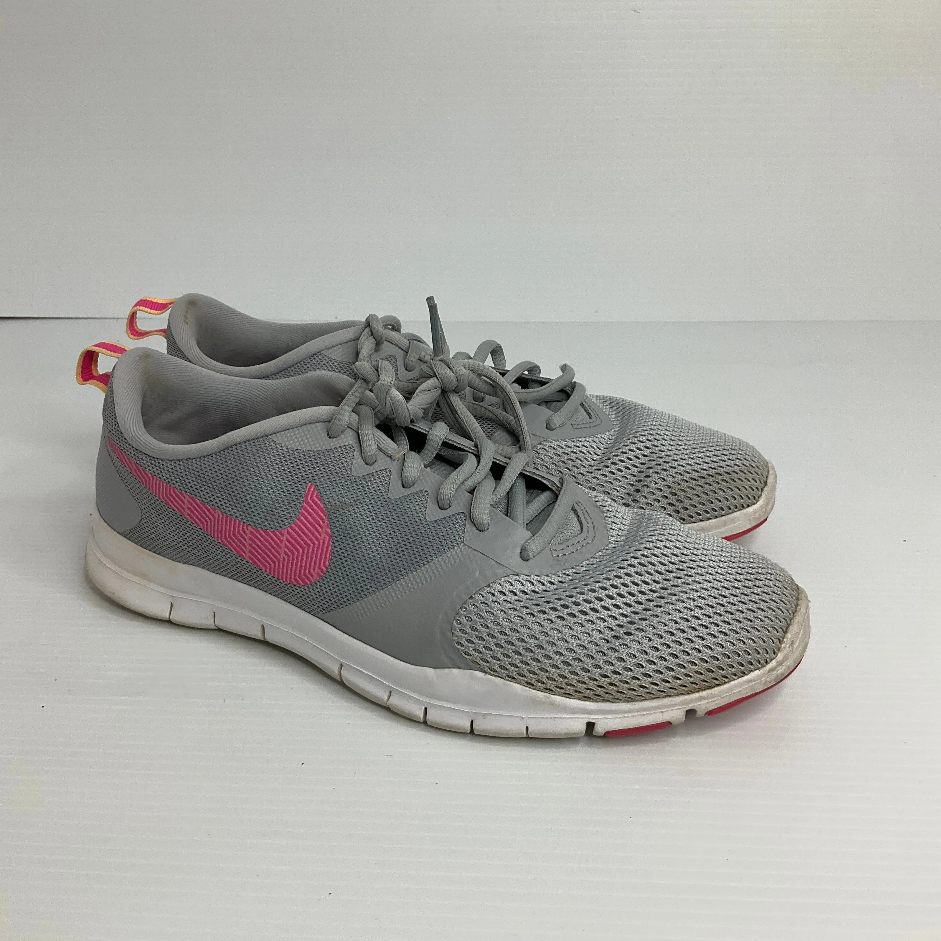 Grey Shoes Athletic Nike, Size 9.5